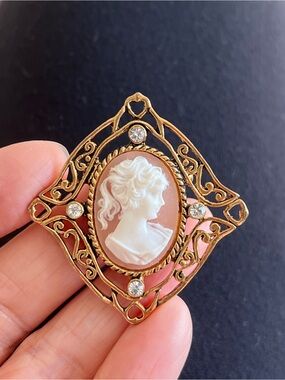 Vintage AAI Cameo Brooch Gold Tone Rhinestone Filigree Pin